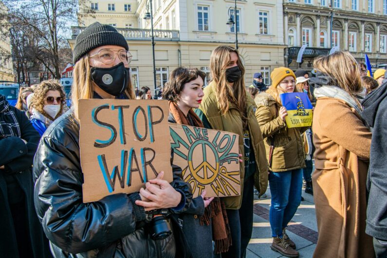 Гданськ. Акція вшанування річниці повномасштабного вторгнення «Україна під ракетами».